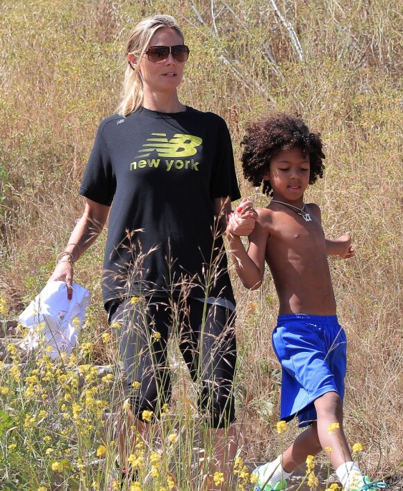 Heidi Klum et son fils Johan font de la randonnée à Baldwin Park. Le 19 mai 2013.