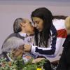 Marion Bartoli embrasse son père Walter après sa victoire en Fed Cup le 20 avril 2013 à Besançon