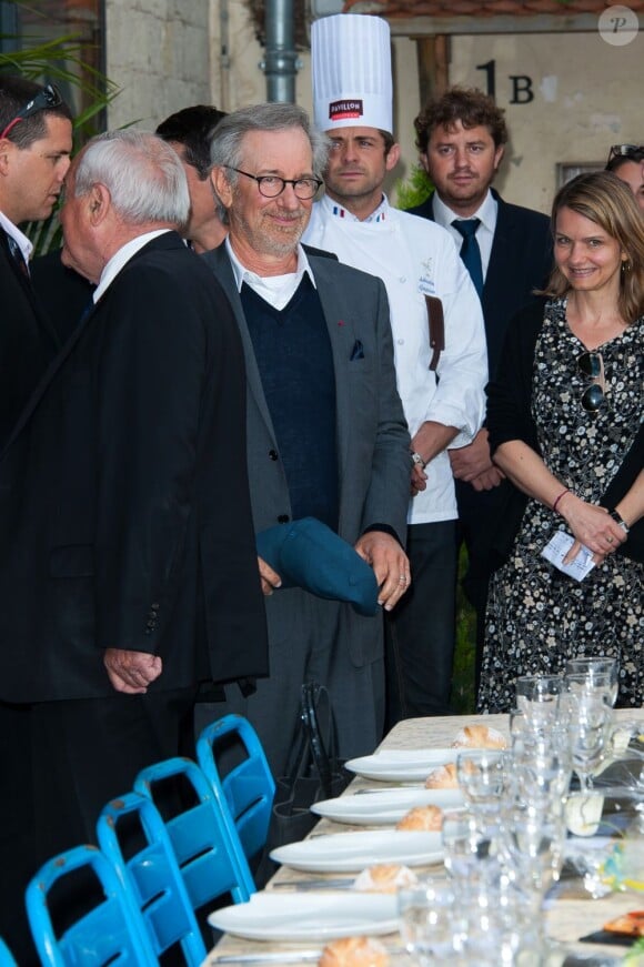 Steven Spielberg lors du déjeuner de l'aïoli avec le maire de Cannes le 24 mai 2013