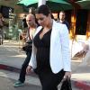 Kim Kardashian, enceinte, quitte le restaurant La Scala à Beverly Hills. Le 24 mai 2013.