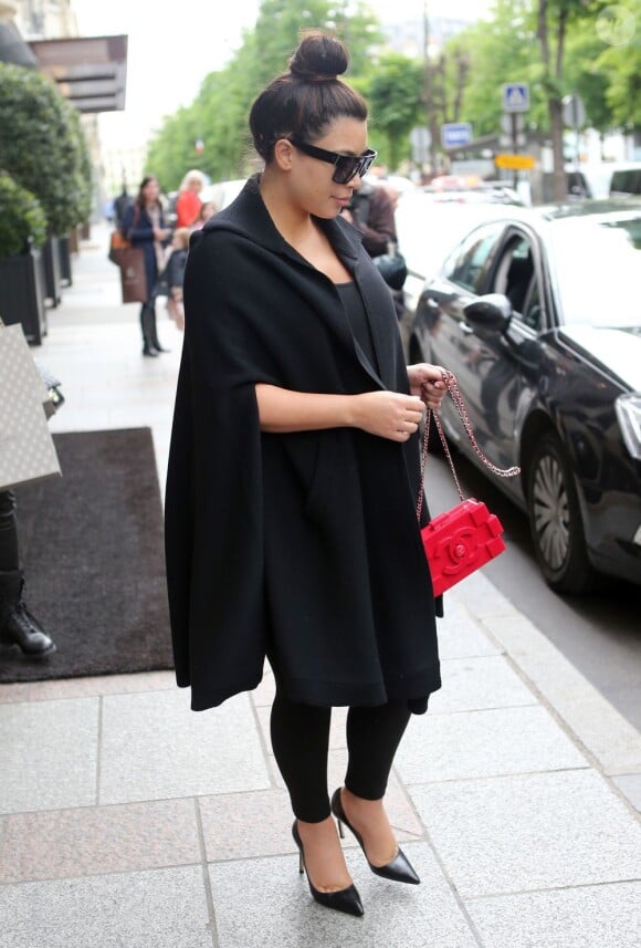 Kim Kardashian quitte le George V. Paris, le 22 mai 2013.