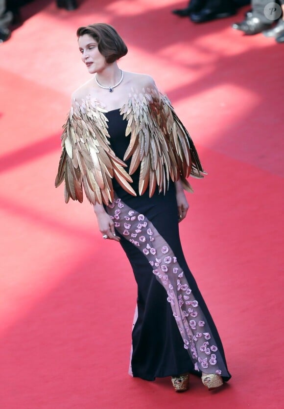 Laetitia Casta lors de la montée des marches pour la clôture du Festival de Cannes le 26 mai 2013