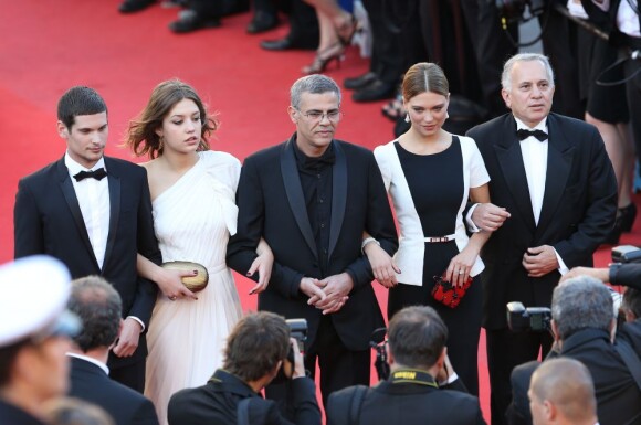 Jeremie Laheurte, Adèle Exarchopoulos, Abdellatif Kechiche, Léa Seydoux et Brahim Chioua lors de la montée des marches pour la clôture du Festival de Cannes le 26 mai 2013