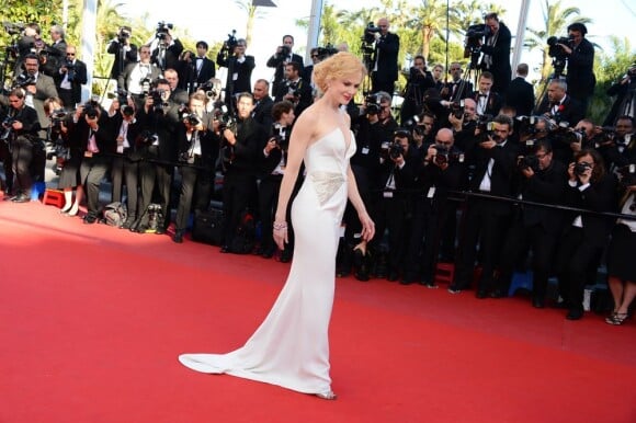 Nicole Kidman, dans une robe Giorgio Armani, lors de la montée des marches pour la clôture du Festival de Cannes le 26 mai 2013