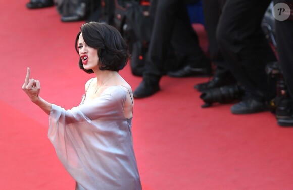 Asia Argento sur les marches - Clôture du 66e Festival du film de Cannes, le 26 mai 2013.