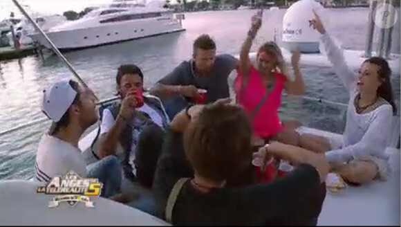 Anniversaire surprise de Benjamin dans Les Anges de la télé-réalité 5 le lundi 27 mai 2013 sur NRJ 12