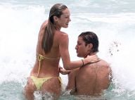 Candice Swanepoel : Plage et tendres baisers pour le top model et son chéri