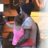 David Beckham fait du shopping avec sa fille Harper à Los Angeles, le 28 mai 2013.