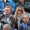 Denis Brogniart et sa femme Hortense assistent amoureux au match de Gaël Monfils au 2e Tour des Internationaux de France de tennis de Roland Garros le 29 mai 2013