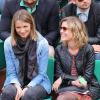 Isabelle Ithurburu et une amie lors du quatrième jour des Internationaux de France à Roland-Garros le 29 mai 2013