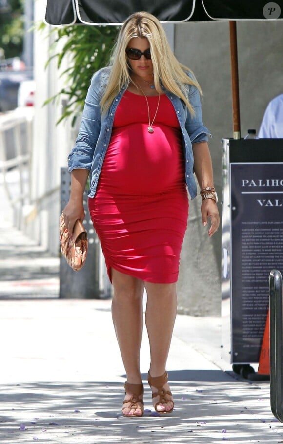 Busy Philipps, enceinte de son deuxième enfant, dans les rues de West Hollywood, le 29 mai 2013. Ce jour-là elle était particulièrement sur son 31.