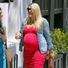 Busy Philipps, très enceinte, dans les rues de West Hollywood, le 29 mai 2013.