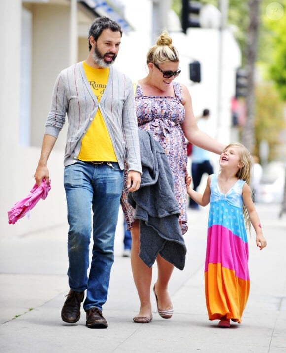 Busy Philipps enceinte a passé son samedi après-midi avec son mari Marc Silverman et leur fille Birdie Leigh. Le trio a fait du shopping et a déjeuné ensemble. A Los Angeles, le 25 mai 2013.