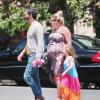 Busy Philipps enceinte en famille a passé son samedi après-midi avec son mari Marc Silverman et leur fille Birdie Leigh. Le trio a fait du shopping et a déjeuné ensemble. A Los Angeles, le 25 mai 2013.