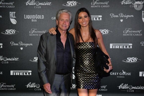 Michael Douglas et Elisabetta Gregoraci lors d'une soirée au Billionaire, club de Flavio Briatore, situé au Fairmont Hotel de Monte Carlo le 26 mai 2013