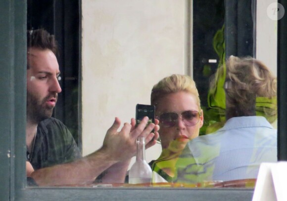Katherine Heigl pendant un déjeuner avec sa mère, et son mari Josh Kelly, à la Nouvelle-Orleans, le 29 mai 2013