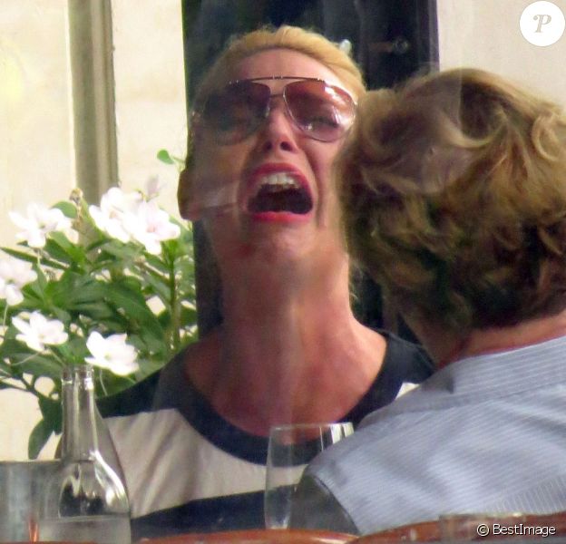 Téléchargement gratuit Images Katherine Heigl Droles De Grimaces En Serie Devant Les Siens dernière par