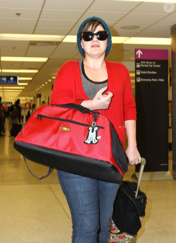 Kelly Clarkson à l'aéroport de Miami le 10 décembre 2011.