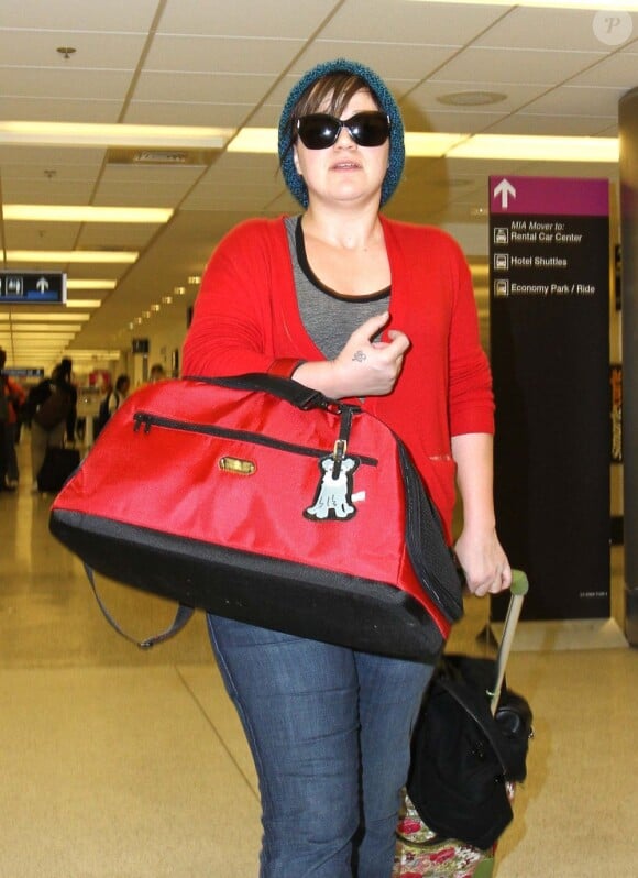 Kelly Clarkson à l'aéroport de Miami le 10 décembre 2011.