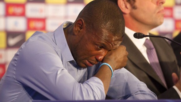 Eric Abidal quitte en larmes le Barça : Les stars du club lui rendent hommage