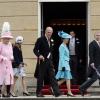 La reine Elizabeth II, les princesses Eugenie et Beatrice, le duc d'Edimbourg, la princesse Anne, et le prince Andrew arrivant lors de la deuxième garden party de l'année à Buckingham Palace le 30 mai 2013.