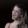Jessica Simpson adolescente reprenant un extrait de la comédie musicale "A chorus line".