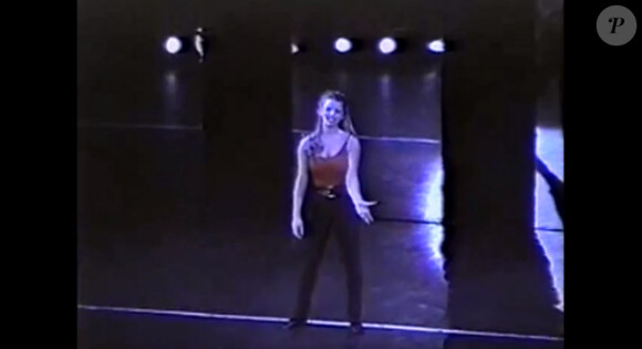 Jessica Simpson adolescente - et épatante - reprenant un extrait de la comédie musicale "A chorus line".