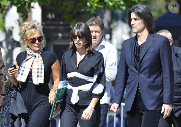 Valérie lors des obsèques de son époux Laurent Fignon au Père Lachaise à Paris, le 3 septembre 2010.
