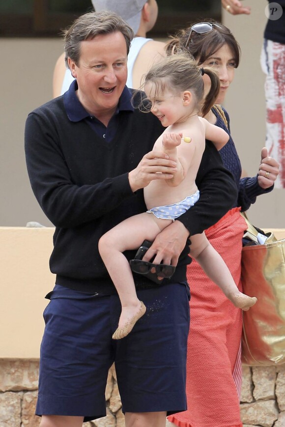 Le Premier ministre anglais David Cameron en vacances avec sa femme Samantha et leurs enfants Nancy, Arthur et Florence à Ibiza le 27 mai 2013 - Exclusif
