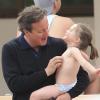 David Cameron en vacances avec son épouse Samantha et leurs enfants Nancy, Arthur et Florence à Ibiza le 27 mai 2013 - Exclusif