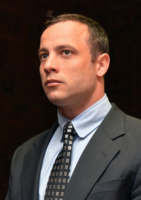 Oscar Pistorius le 4 juin 2013 au tribunal de Pretoria en Afrique du Sud. Le procès du sportif a été repoussé au 19 août 2013.