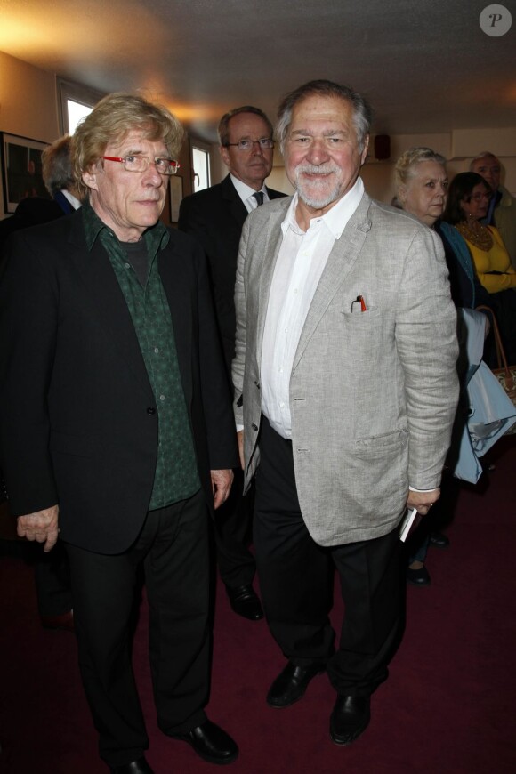 Philippe Adrien (Directeur du théâtre Toursky de Marseille) et Pierre Santini lors de l'hommage à Antoine Bourseiller au studio des Champs-Élysées à Paris. Le 3 juin 2013.