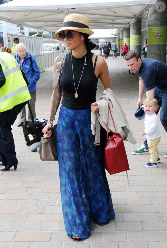 Exclusif - Nicole Sherzinger arrive à l'aéroport de Glasgow pour assister aux auditions de l'émission X Factor. Le 3 Juin 2013.