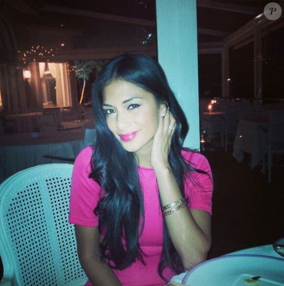 Lewis Hamilton a posté sur Instagram cette photo de Nicole Scherzinger au cours d'un dîner en amoureux à Capri.