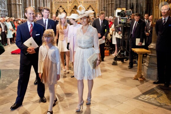 Le prince Edward et Sophie, comtesse de Wessex avec leur fille Louise lors de la cérémonie pour les 60 ans du couronnement de la reine Elizabeth II, le 4 juin 2013 en l'abbaye de Westminster.