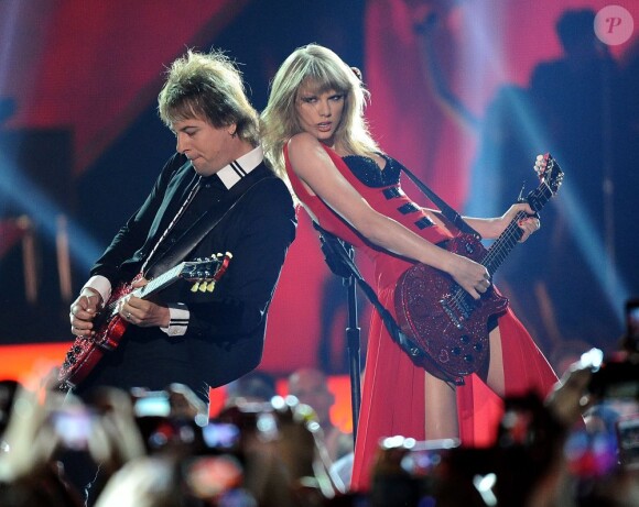 Taylor Swift interprète son single "Red" lors des CMT Music Awards à Nashville, le 5 juin 2013.