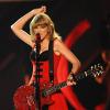 Taylor Swift interprète son titre "Red" lors des CMT Music Awards à Nashville, le 5 juin 2013.
