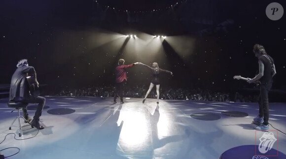 The Rolling Stones et Taylor Swift chantent "As Tears Go By" - live a Chicago, le 3 juin 2013.