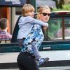 Karolina Kurkova passe du temps avec son fils Tobin à New York, le 5 Juin 2013.