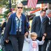 Le top model Karolina Kurkova passe du temps avec son fils Tobin à New York, le 5 Juin 2013.