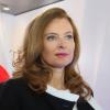 La première dame Valérie Trierweiler lors la visite d’un site d’innovations technologiques franco-japonaises au siège de la société KDDI à Tokyo le 7 juin 2013.