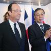 François Hollande et Valérie Trierweiler avec Tadashi Onodera, président de la société KDDI à Tokyo le 7 juin 2013.