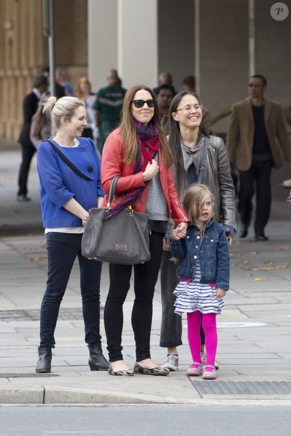 Mel C (Melanie Chisholm) avec sa fille Scarlet (4 ans) dans les rues d'Adelaide en Australie le 6 juin 2013.