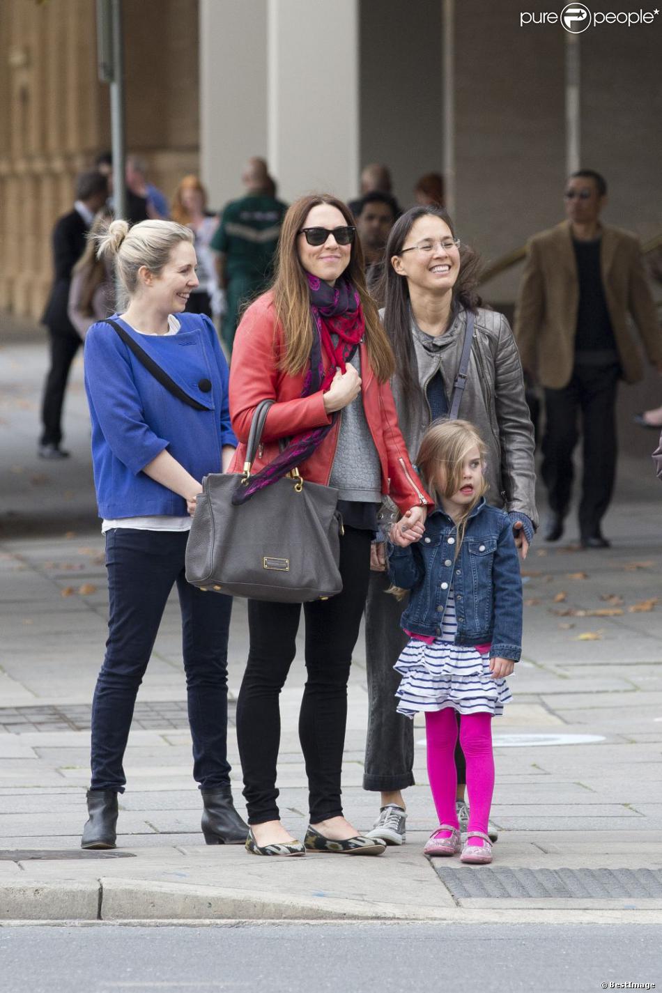 Mel C (Melanie Chisholm) avec sa fille Scarlet (4 ans) dans les rues d&#039;Adelaide en Australie le 6 juin 2013.