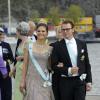 La princesse Victoria et le prince Daniel de Suède sur le chemin de Drottningholm pour la réception du mariage de la princesse Madeleine et Chris O'Neill, le 8 juin 2013.