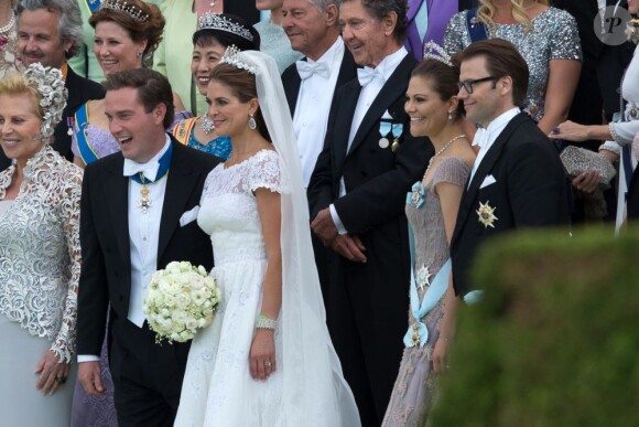 La princesse Victoria et le prince Daniel de Suède avec la princesse Madeleine et Chris O'Neill et l'ensemble des invités à l'arrivée à Drottningholm pour la réception de leur mariage, le 8 juin 2013.
