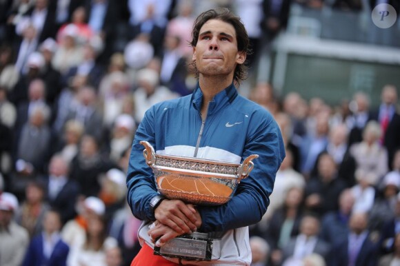Rafael Nadal, ému aux larmes après avoir gagné Roland-Garros pour la huitième fois de sa carrière, le 9 juin 2013