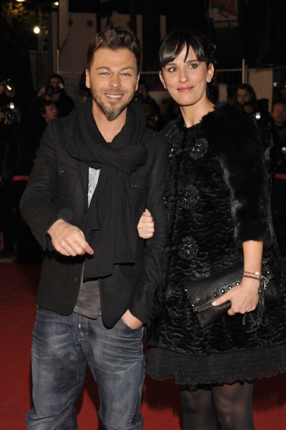 Christophe Maé et sa femme Nadège sur le tapis rouge des NRJ Music Awards au Palais des Festivals à Cannes, le 28 janvier 2012.