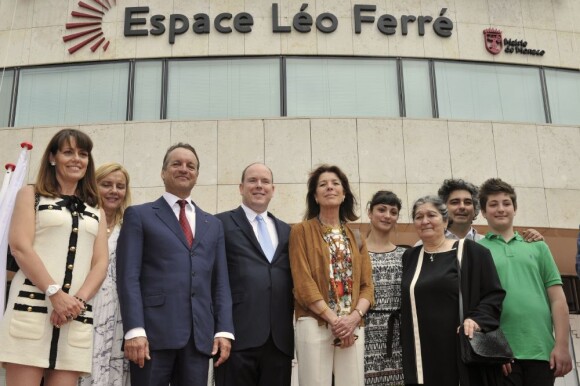 Le prince Albert II de Monaco et la princesse Caroline de Hanovre étaient présents au côté de la veuve de Léo Ferré, Marie-Christine, venue de Toscane avec son fils Mathieu et ses petits-enfants Charlotte et Nicolas, le 11 juin 2013 à Monaco pour le baptême de l'Espace Léo-Ferré, ex-Salle du Canton.
