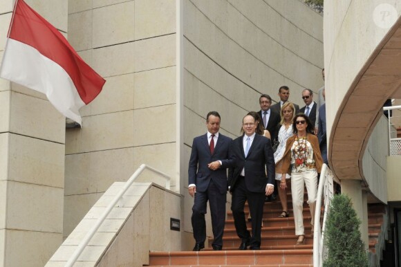 Le prince Albert II de Monaco et la princesse Caroline de Hanovre étaient présents au côté de la veuve de Léo Ferré, Marie-Christine, venue de Toscane avec son fils Mathieu et ses petits-enfants Charlotte et Nicolas, le 11 juin 2013 à Monaco pour le baptême de l'Espace Léo-Ferré, ex-Salle du Canton.